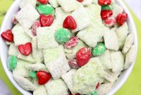 Grinch Puppy Chow Holiday Snack Mix Recipe