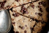 Skillet Chocolate Chip Cookie with Browned Butter (Low Carb)