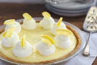 No-Bake Lemon Sour Cream Pie Recipe for Bright, Creamy Flavor