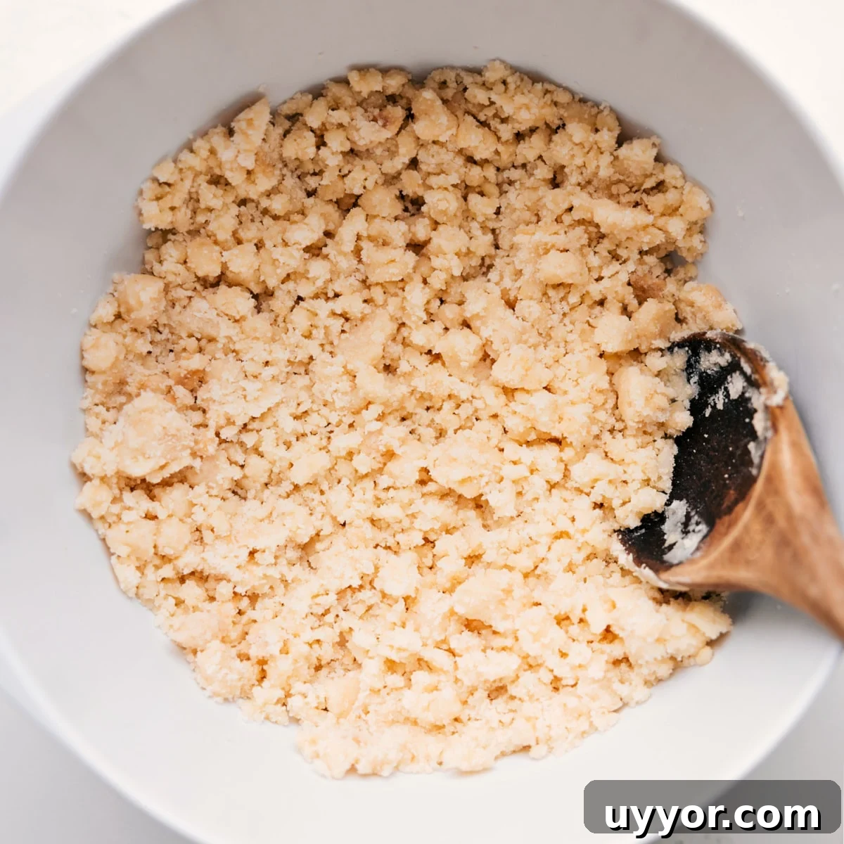 Best Crumble Topping For Blueberry Cobbler Recipe Blueberry cobbler recipe crumble topping in a bowl.