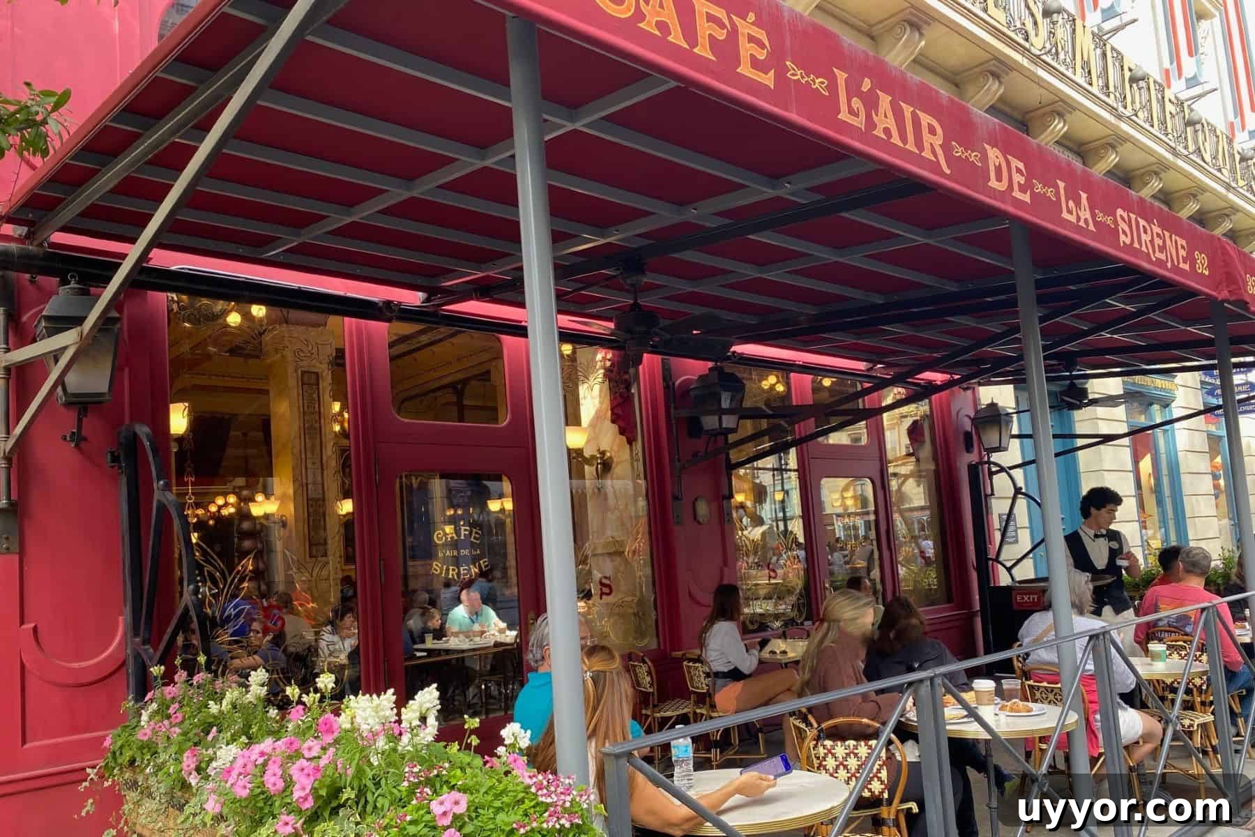 Café L’air De La Sirène outdoor seating