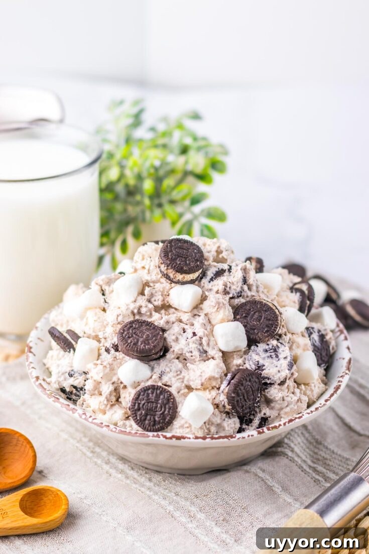 bowl of Oreo fluff dessert