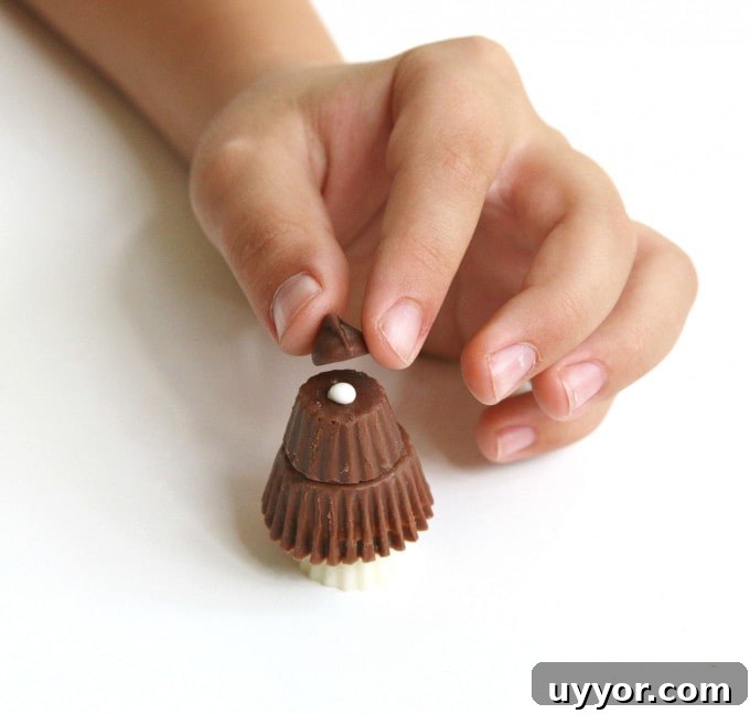 These Reese's Peanut Butter Cup Christmas Trees are so fun and easy to make. Reese's Peanut Butter Cup Christmas Trees....these are super easy & fun treats that the Kids will love for the Holidays!
