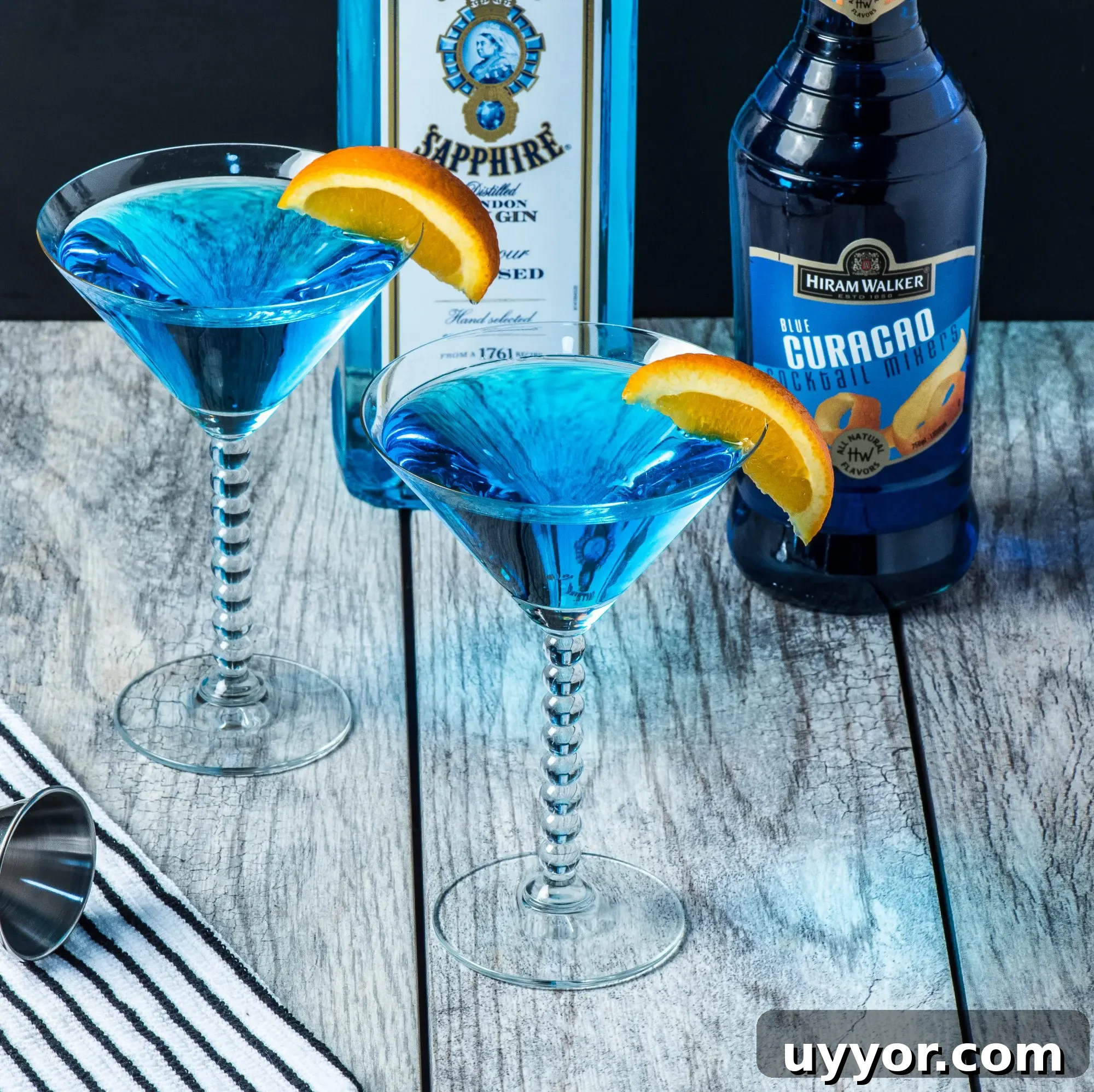 Low-Carb Blue Martini Cocktail Recipe for Keto-Friendly Parties 2 Low Carb Blue Martini