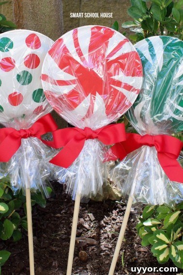 Fishbowl Snowman DIY Decor Ideas for Winter Crafting 8 Giant paper plate lollipops for Christmas - Super cute as a garden Christmas decoration or line your driveway with them! They cost less than a dollar each to make!