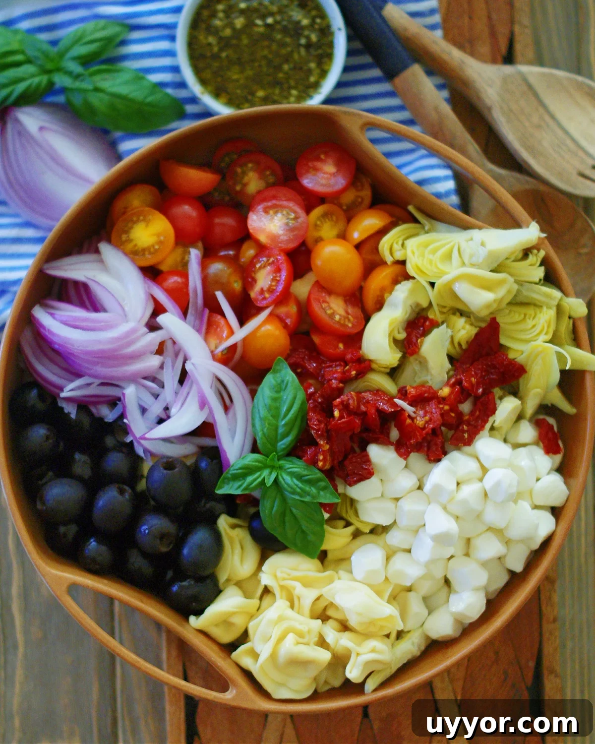 Ingredients and how to make the best pesto pasta salad with artichokes and sun dried tomatoes