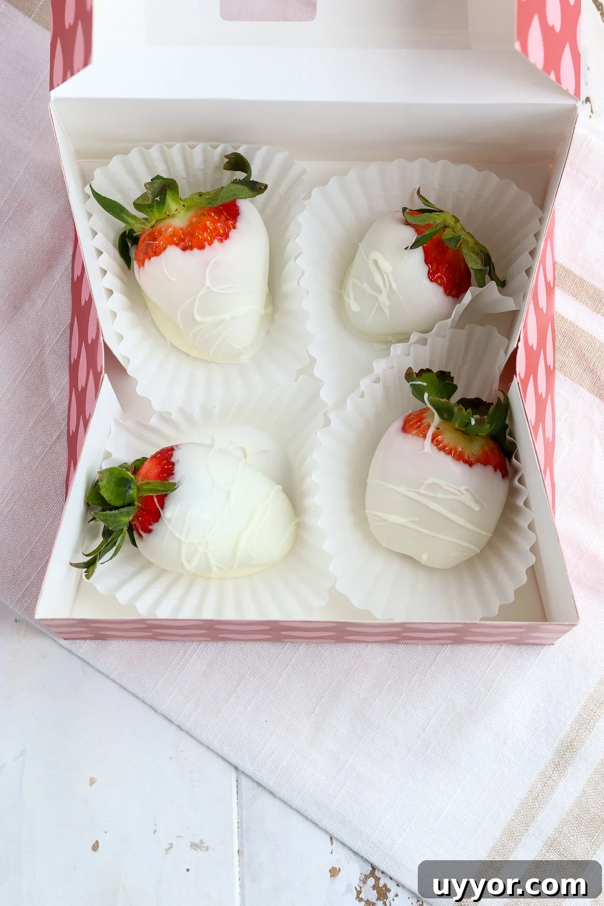 White Chocolate-Covered Strawberries: Simple Step-by-Step Recipe 7 Storage tips for white chocolate covered strawberries in cupcake liners to prevent sweating.