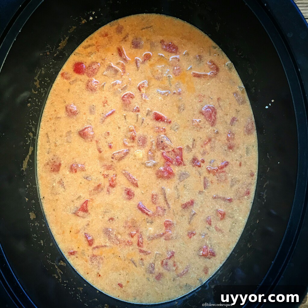 Slow-Cooker Coconut Chickpea Curry (Vegan) 4 Chickpeas, coconut milk, and a few other simple ingredients slow cooker together in this flavorful vegan/vegetarian curry.