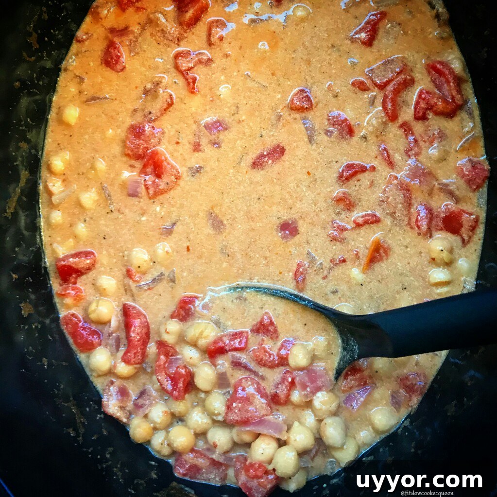 Slow-Cooker Coconut Chickpea Curry (Vegan) 6 Chickpeas, coconut milk, and a few other simple ingredients slow cooker together in this flavorful vegan/vegetarian curry.