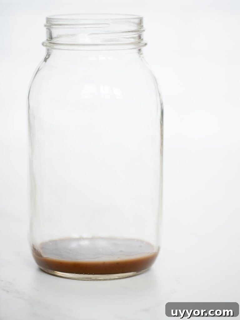 Pesto Chicken Mason Jar Salad Recipe for Meal Prep 4 mason jar with balsamic vinaigrette