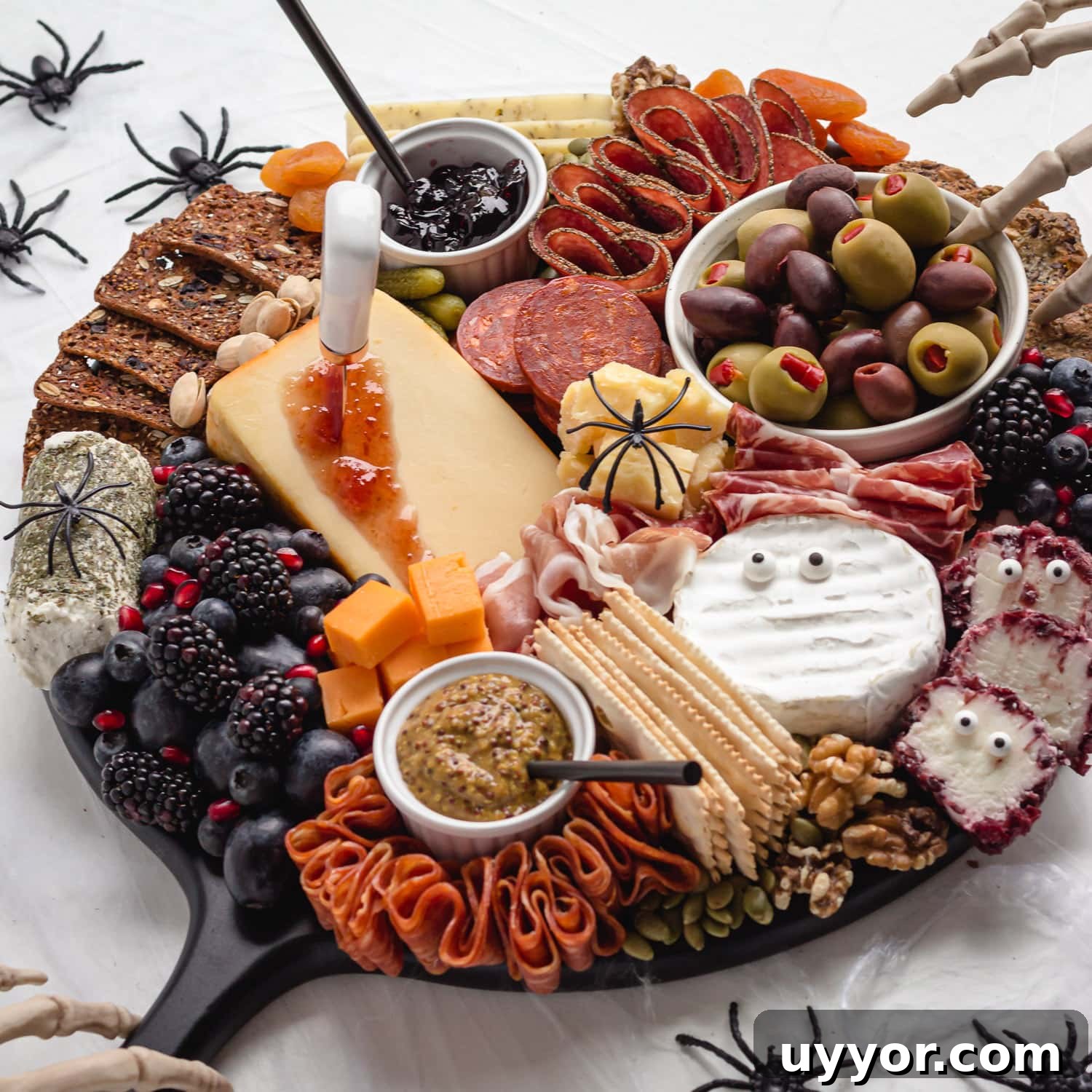 A simple spooky charcuterie board for Halloween.